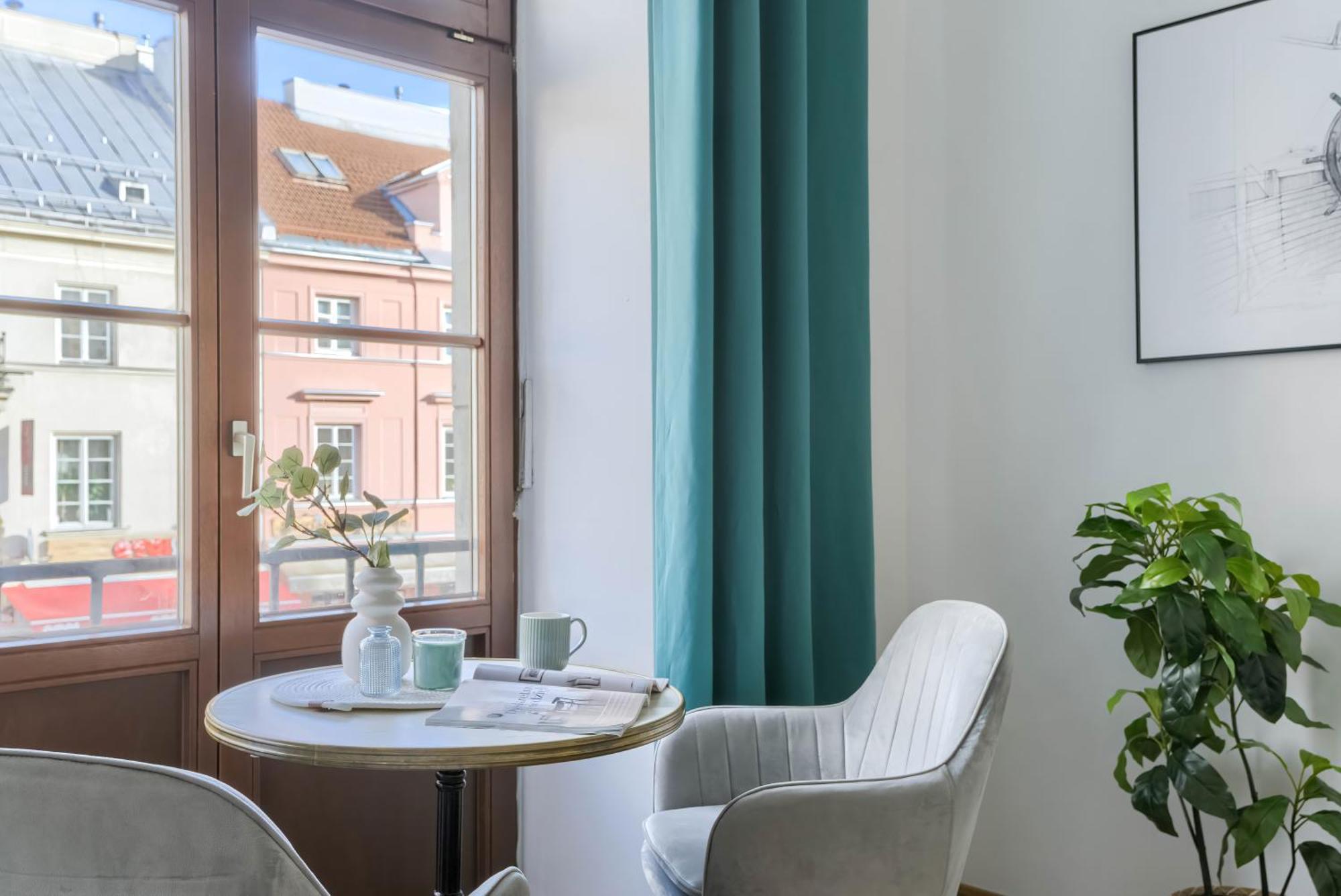 Butas Corolla Nowy Swiat 43 Stare Miasto Warsaw